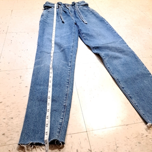 Hollister | ultra high rise mom jean Women's Blue Jean W23 L27 - Picture 10 of 10